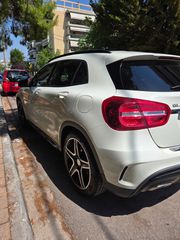 Mercedes-Benz GLA 200 2016 AMG LINE - Night pack - Smart LED / XENON