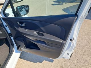 Renault Clio 2017 GRANDTOUR ENERGY DCI 90 LIMITED-thumb-18