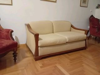 Πωλούνται 2 διθέσιοι vintage καναπέδες (μαζί ή μεμονωμένα) σε πολύ καλή και λειτουργική κατάσταση.