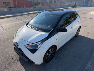 Toyota Aygo 2018 X play. Automatic. Keyless go.-thumb-2