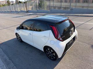 Toyota Aygo 2018 X play. Automatic. Keyless go.-thumb-5