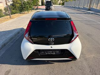 Toyota Aygo 2018 X play. Automatic. Keyless go.-thumb-8