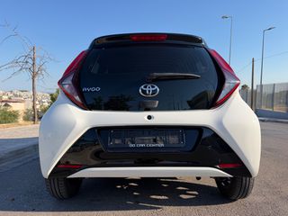 Toyota Aygo 2018 X play. Automatic. Keyless go.-thumb-9