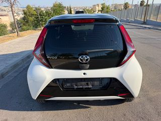 Toyota Aygo 2018 X play. Automatic. Keyless go.-thumb-10