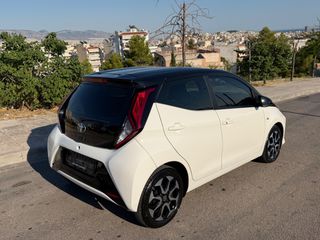 Toyota Aygo 2018 X play. Automatic. Keyless go.-thumb-11