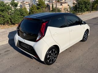 Toyota Aygo 2018 X play. Automatic. Keyless go.-thumb-12
