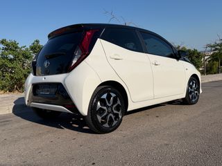Toyota Aygo 2018 X play. Automatic. Keyless go.-thumb-13