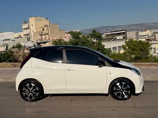 Toyota Aygo 2018 X play. Automatic. Keyless go.-thumb-17