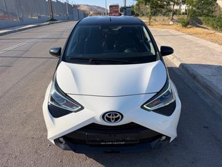 Toyota Aygo 2018 X play. Automatic. Keyless go.-thumb-21