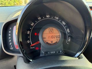 Toyota Aygo 2018 X play. Automatic. Keyless go.-thumb-25