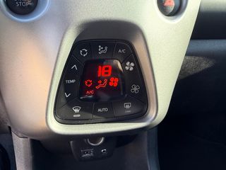 Toyota Aygo 2018 X play. Automatic. Keyless go.-thumb-26