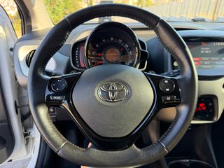 Toyota Aygo 2018 X play. Automatic. Keyless go.-thumb-28
