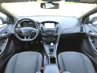 Ford Focus 2017 1.0 ecoboost ST-LINE-thumb-13