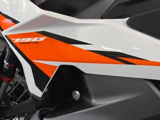 KTM 790 Adventure 2026 + Quickshifter-thumb-18