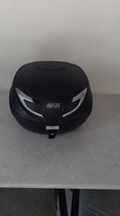 ΒΑΛΙΤΣΑ GIVI 34LT ΚΑΙ Η ΒΑΣΗ ΤΗΣ ΓΙΑ BEVERLY PIAGGIO
