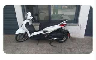 Piaggio Beverly 300i 2023 BEVERLY 300 HPE