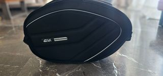 Πλαϊνά Σαμάρια Givi T492 (EA100) 28-40lt – Άριστη Κατάσταση