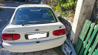 Ford Escort 1998-thumb-1