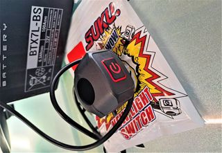 ΔΙΑΚΟΠΤΗΣ SUKU 22mm ON-OFF ΓΙΑ ΒΕΝΤΙΛΑΤΕΡ H ΦΩΤΑ ΟΜΙΧΛΗΣ, ΜΕ ΦΩΤΙΖΟΜΕΝΟ ΚΟΥΜΠI MotorDMS.
