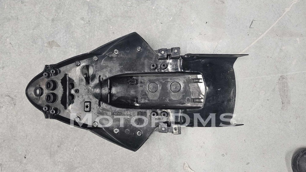 ΠΛΑΣΤΙΚΟ ΚΑΛΥΜΑ ΟΥΡΑΣ KTM 640 DUKE ΛΑΣΠΩΤΗΡΑΣ
