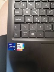 laptop Asus Vivobook 15 OLED X1505VA-OLED-MA249W, σε άριστη κατάσταση (ελαφρώς μεταχειρισμένο). Συνοδεύεται από την απόδειξη αγοράς του.