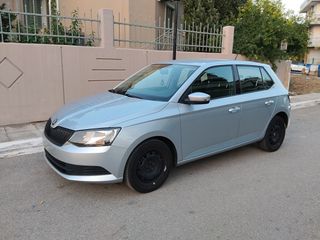 Skoda Fabia 2015-thumb-1