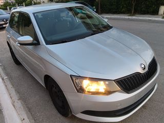 Skoda Fabia 2015-thumb-2