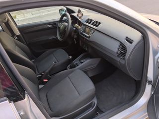 Skoda Fabia 2015-thumb-5