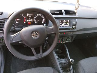 Skoda Fabia 2015-thumb-12