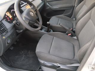 Skoda Fabia 2015-thumb-13