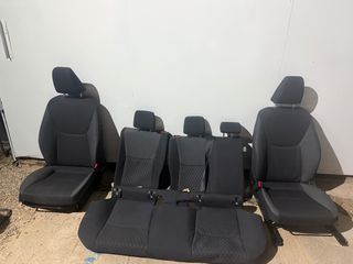 Toyota Yaris-thumb-1