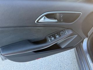 Mercedes-Benz A 180 2016 AMG LINE-thumb-16