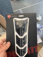 Ducati Monster 937 2022-thumb-16