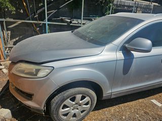 Audi q7-thumb-1