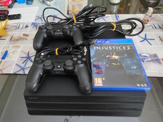 Ps4 Pro 1TB με 2 χειριστήρια και 1 παιχνιδι