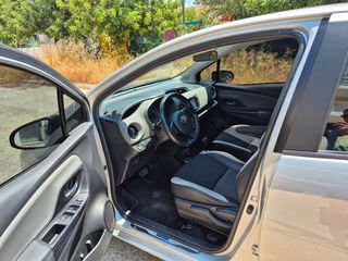 Toyota Yaris 2016 LOUNGE TSS-thumb-14