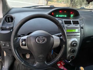 Toyota Yaris 2006-thumb-7
