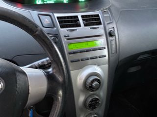 Toyota Yaris 2006-thumb-9