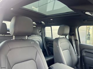 Land Rover Defender 2025 D300 X Dynamic SE-thumb-12
