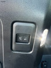 Land Rover Defender 2025 D300 X Dynamic SE-thumb-24