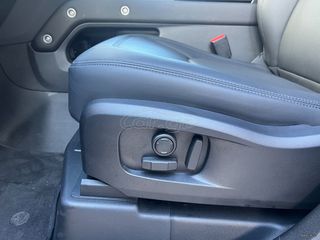 Land Rover Defender 2025 D300 X Dynamic SE-thumb-30