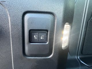 Land Rover Defender 2025 D300 X Dynamic SE-thumb-31