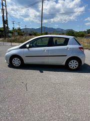 Toyota Yaris 2014-thumb-6