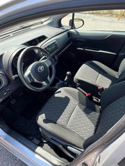 Toyota Yaris 2014-thumb-8