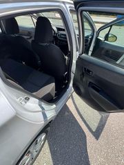 Toyota Yaris 2014-thumb-12