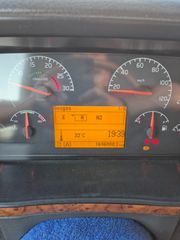 Volvo 2004 Fh12-thumb-9