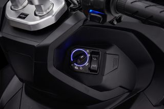 Asus ADV 125 2026-thumb-4