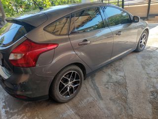 Ford Focus 2014-thumb-6