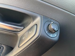 Volkswagen Polo 2010-thumb-8