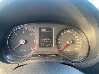 Volkswagen Polo 2010-thumb-12